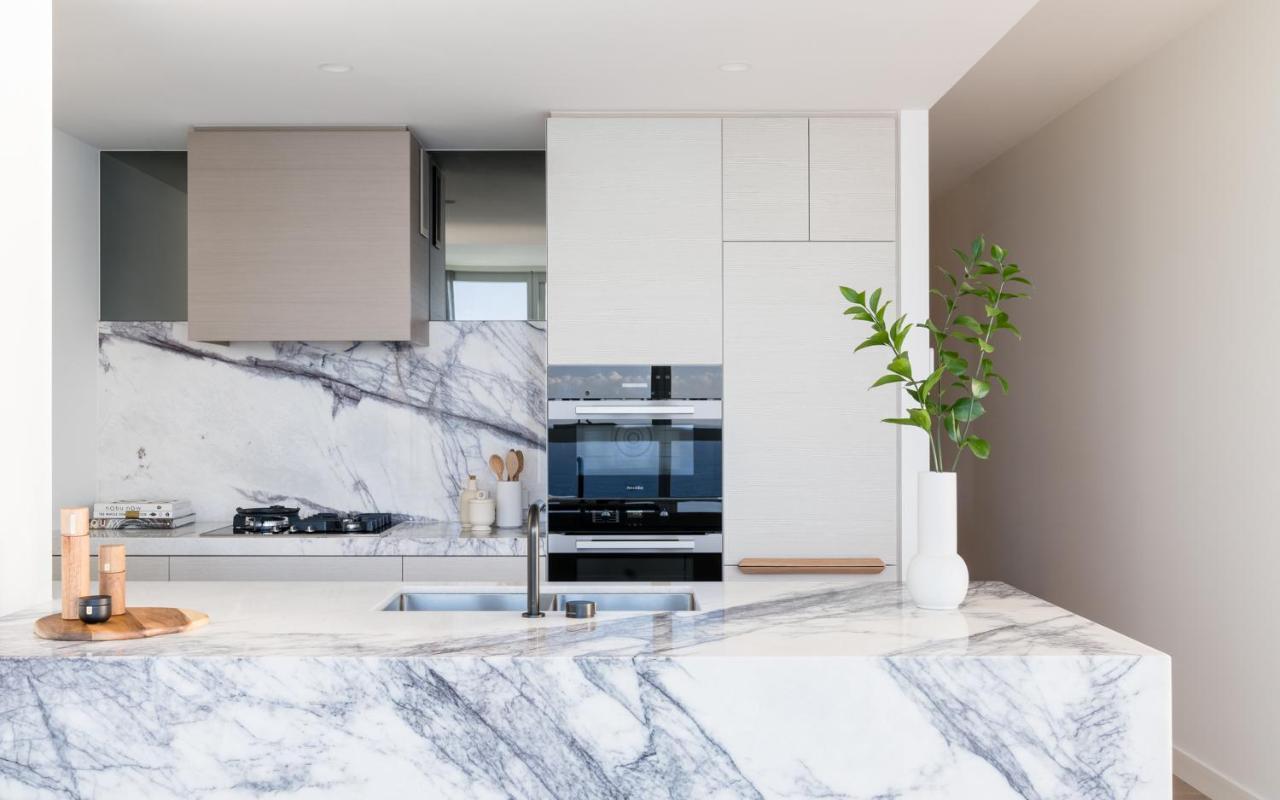 The Langham, Gold Coast And Jewel Residences المظهر الخارجي الصورة A modern kitchen