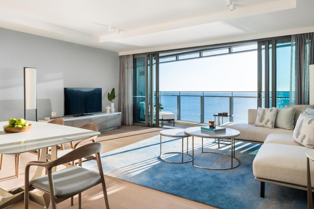 The Langham, Gold Coast And Jewel Residences المظهر الخارجي الصورة A living room at the Ritz-Carlton, Maldives